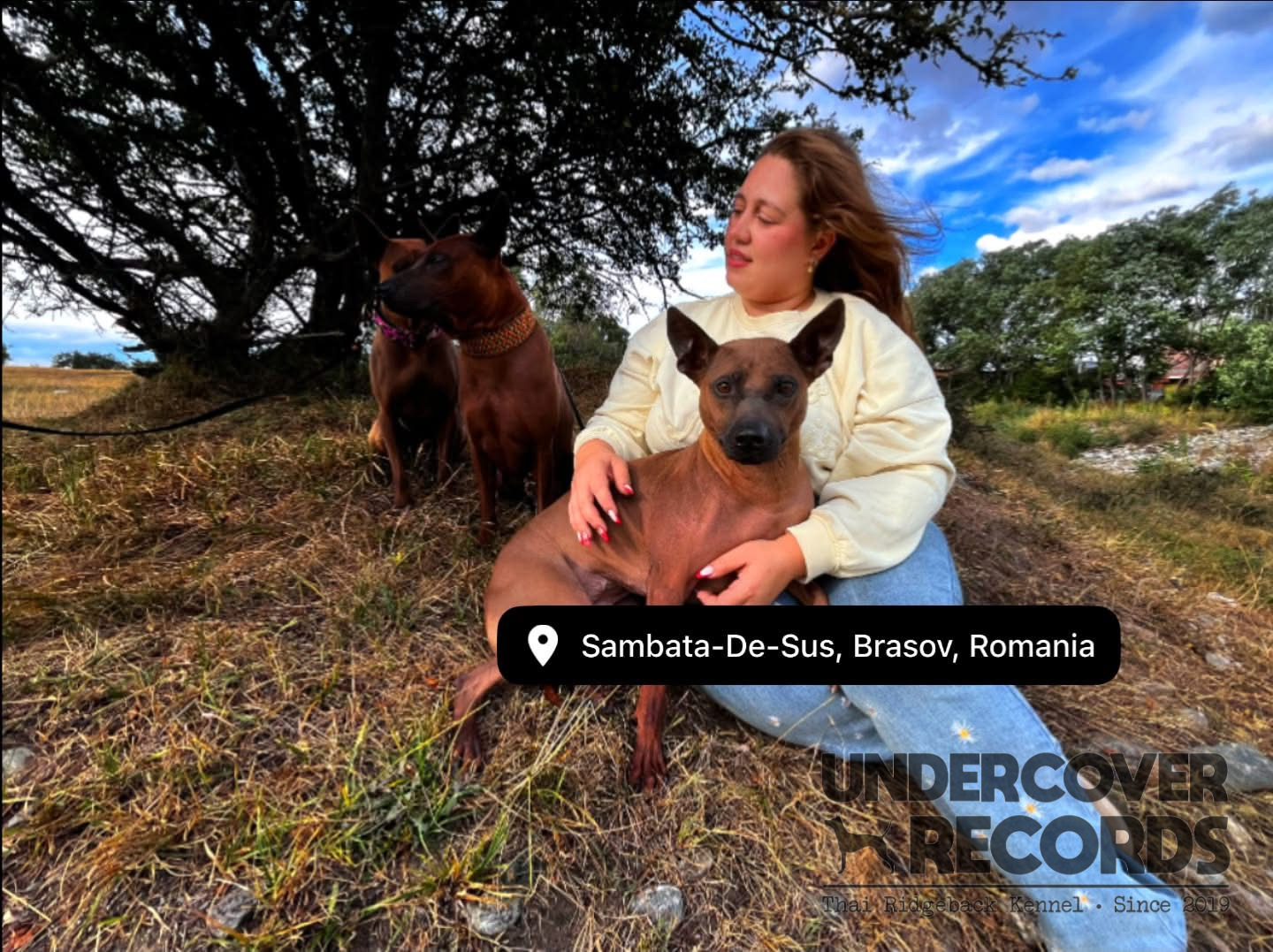 Leonie mit Maya und weiteren Thai Ridgebacks